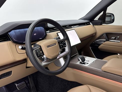 Used 2025 Land Rover Range Rover Long Wheelbase SE image 10