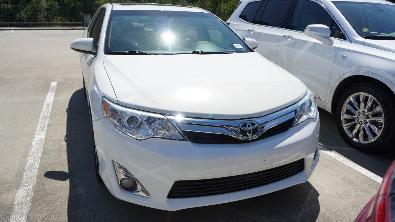Used 2012 Toyota Camry XLE w/ Convenience Pkg FWD image 2
