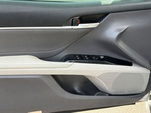 Used 2018 Toyota Camry XLE FWD image 14
