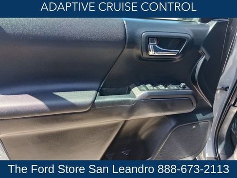 Used 2021 Toyota Tacoma TRD Off-Road w/ TRD Premium Off Road Package AWD/4WD image 12