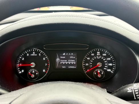 Used 2017 Kia Sorento L image 12