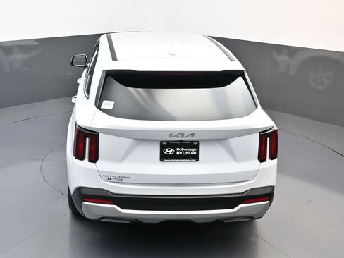 Used 2025 Kia Sorento LX FWD image 17