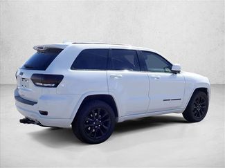 Used 2018 Jeep Grand Cherokee Altitude video 3