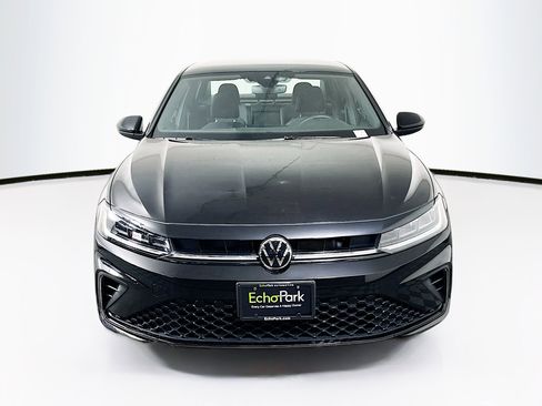 Used 2025 Volkswagen Jetta Sport image 2