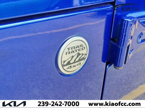 Used 2018 Jeep Wrangler Unlimited Sahara AWD/4WD image 10
