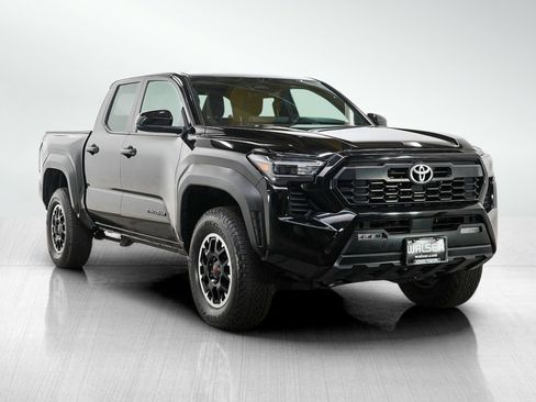Used 2024 Toyota Tacoma TRD Off-Road AWD/4WD image 7