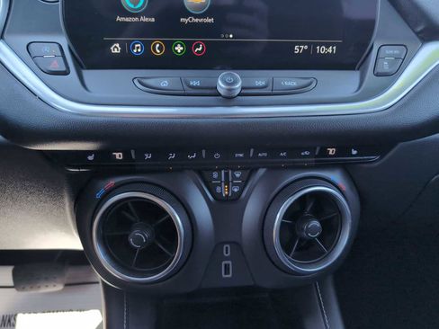 Used 2025 Chevrolet Blazer LT FWD image 17
