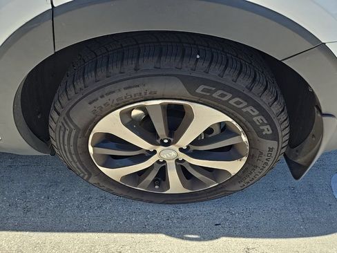Used 2017 Kia Sorento EX w/ EX V6 Premium Package FWD image 4