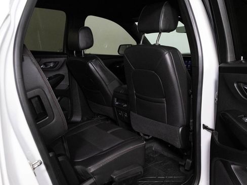Used 2022 Chevrolet Traverse RS image 37