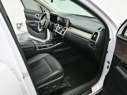 Used 2023 Kia Sorento EX w/ Panoramic Sunroof Package FWD image 6