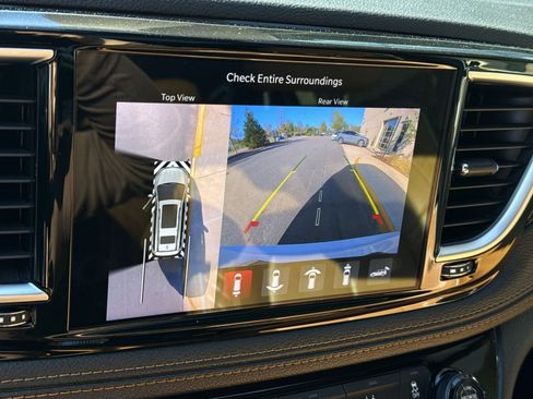 Used 2021 Chrysler Pacifica Pinnacle FWD image 19