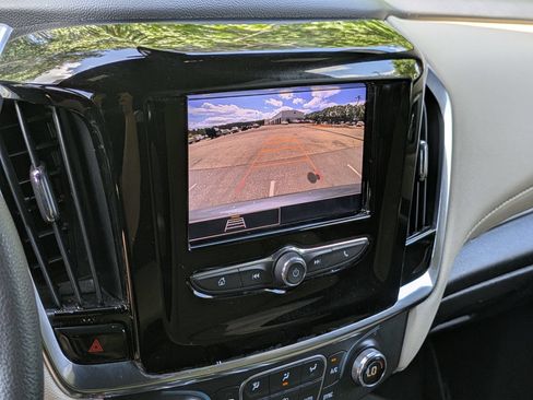 Used 2023 Chevrolet Traverse LS FWD image 18
