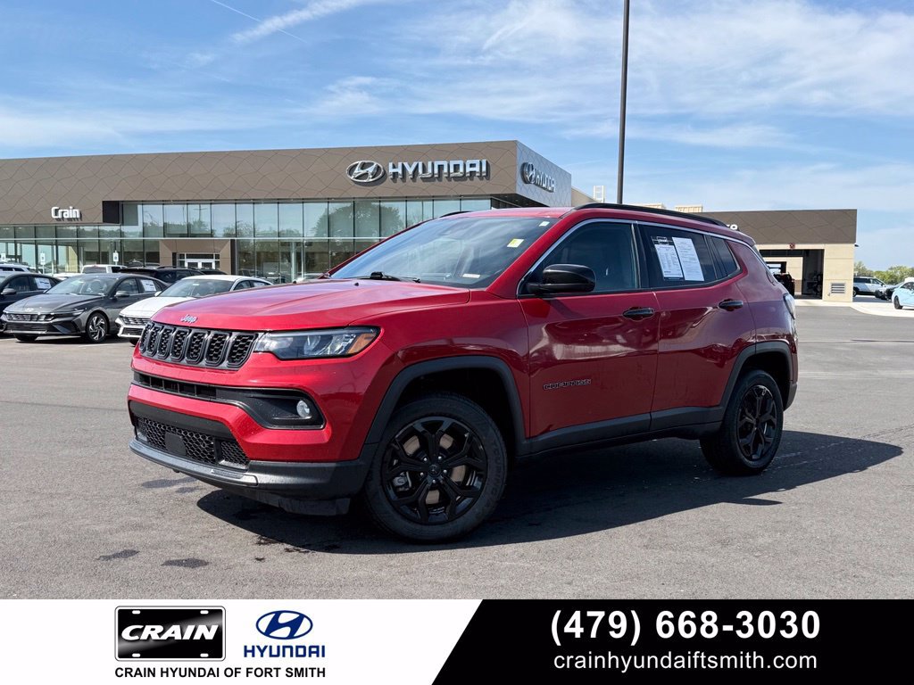 Used 2025 Jeep Compass Latitude w/ Sun & Sound Group AWD/4WD image 1