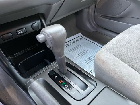 Used 2004 Toyota Camry LE image 25