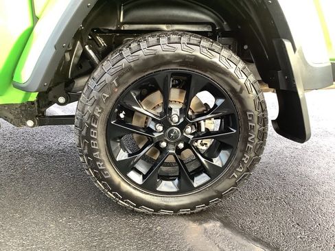 Used 2025 Jeep Gladiator Sport image 10