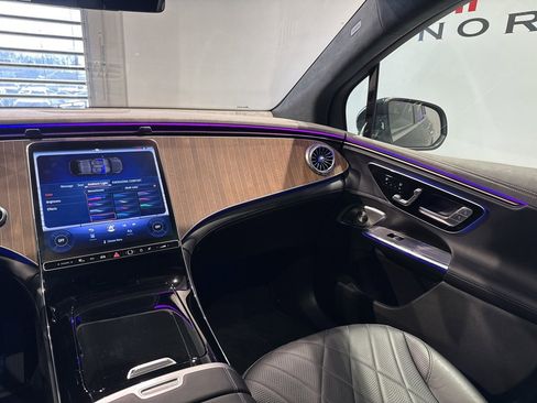 Used 2023 Mercedes-Benz EQE 500 4MATIC SUV w/ Pinnacle Trim Package image 18