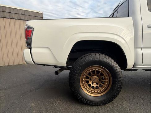 Used 2019 Toyota Tacoma SR w/ SR Convenience Package image 12