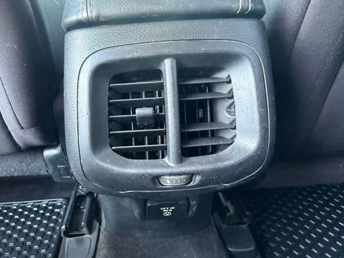Used 2017 Jeep Cherokee Latitude w/ Cold Weather Group AWD/4WD image 36