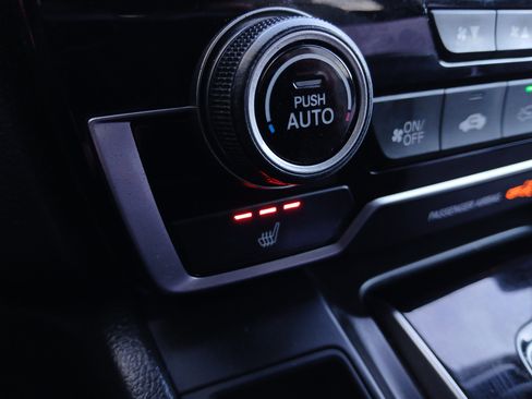 Used 2018 Honda CR-V Touring image 11