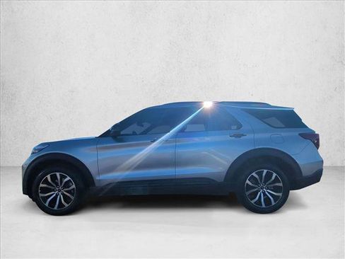 Used 2020 Ford Explorer ST w/ Premium Technology Package image 9