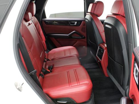 Used 2021 Porsche Cayenne image 42