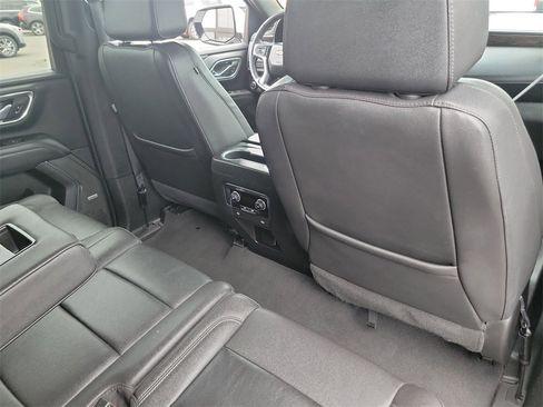 Used 2023 Chevrolet Suburban LT image 16