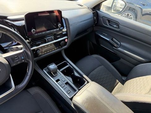 Used 2024 Nissan Pathfinder SV FWD image 10