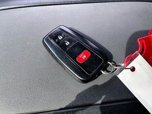 Used 2022 Toyota Highlander L image 32