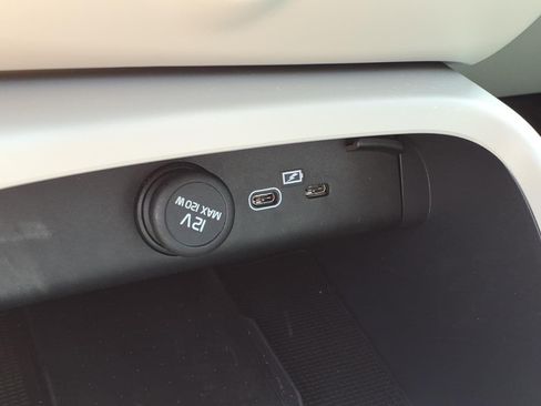 Certified 2023 Volvo XC40 B4 Ultimate FWD image 25