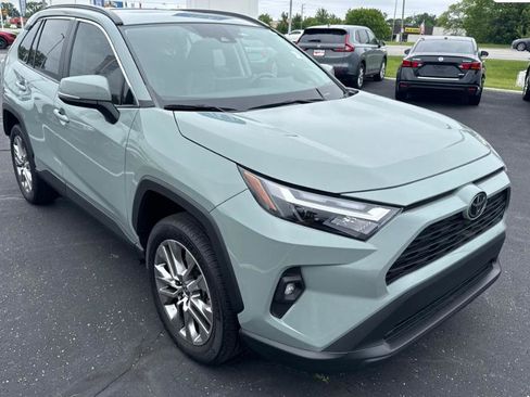 Used 2022 Toyota RAV4 XLE Premium FWD image 10