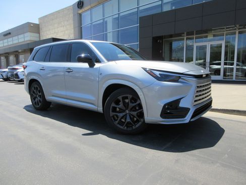 New 2026 Lexus TX 500h AWD image 10