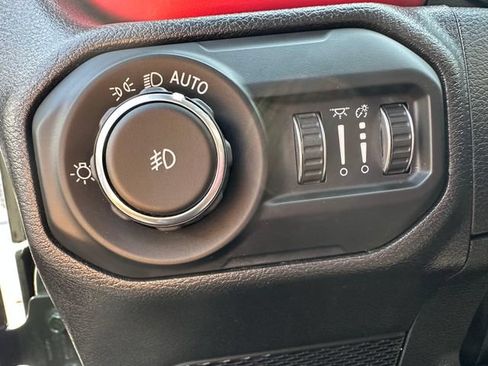 Used 2022 Jeep Wrangler Unlimited Rubicon AWD/4WD image 11