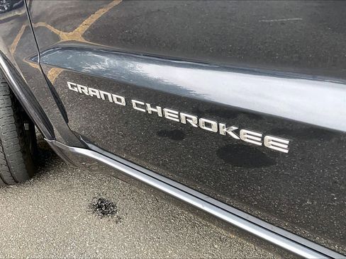 Used 2014 Jeep Grand Cherokee Overland w/ Advanced Technology Group AWD/4WD image 9