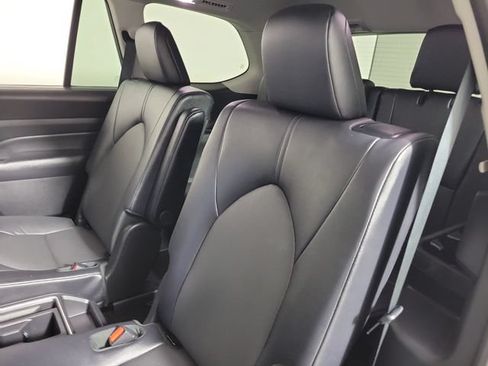 Used 2025 Toyota Grand Highlander AWD image 13