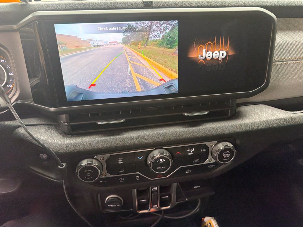 Used 2024 Jeep Gladiator Sport AWD/4WD image 9