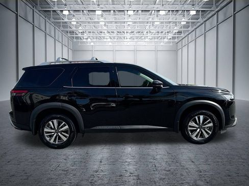 Certified 2024 Nissan Pathfinder SL FWD image 10