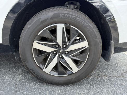 Certified 2022 Kia Sorento EX w/ Panoramic Sunroof Package FWD image 9
