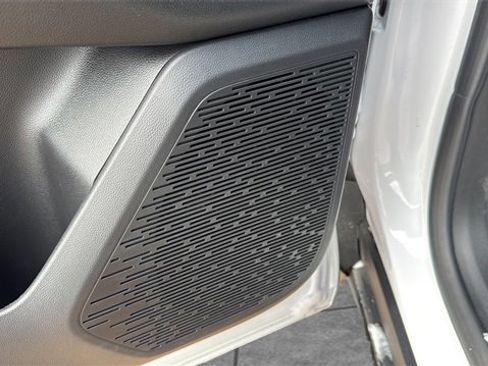 Used 2025 Chevrolet Equinox LT image 29