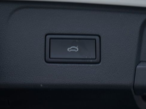 Used 2025 Volkswagen Atlas Peak Edition SE image 10