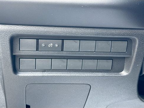 Used 2025 Mitsubishi Outlander ES FWD image 11