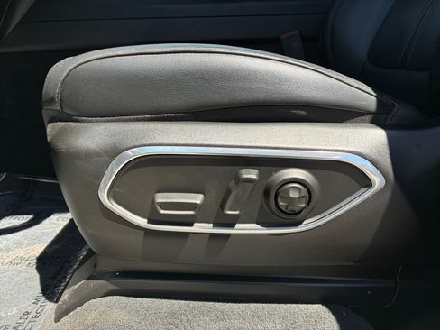 Used 2025 Jeep Wagoneer 4WD image 15