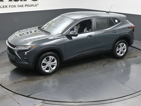 New 2026 Chevrolet Trax LS FWD image 22