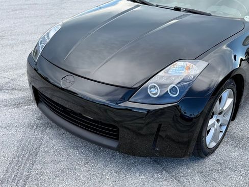 Used 2005 Nissan 350Z Enthusiast w/ (K96) Aerodynamics Pkg image 2