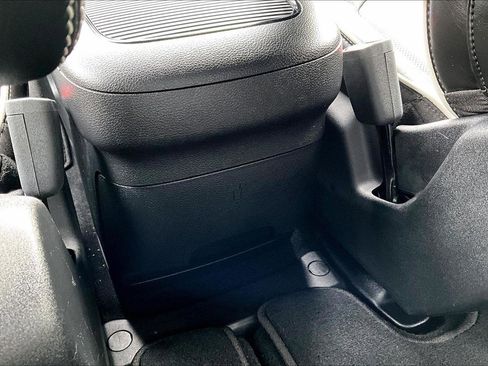 Used 2025 Chrysler Pacifica Limited image 12