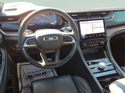 Used 2025 Jeep Grand Cherokee Summit w/ Luxury Tech Group V image 23