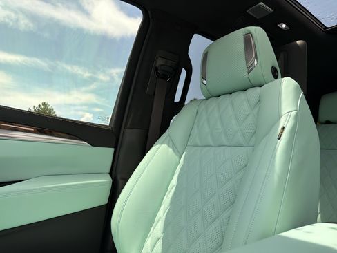 Used 2026 Cadillac Escalade Platinum Sport w/ LPO, Floor Liner Package AWD/4WD image 83