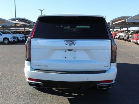 Used 2023 Cadillac Escalade Premium Luxury image 4