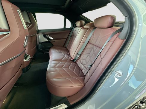 Used 2023 BMW 760i xDrive image 26