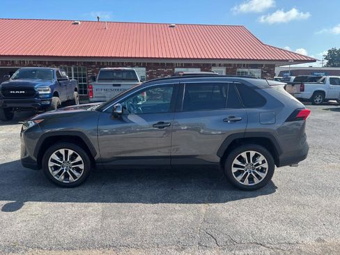 Used 2019 Toyota RAV4 XLE Premium image 2
