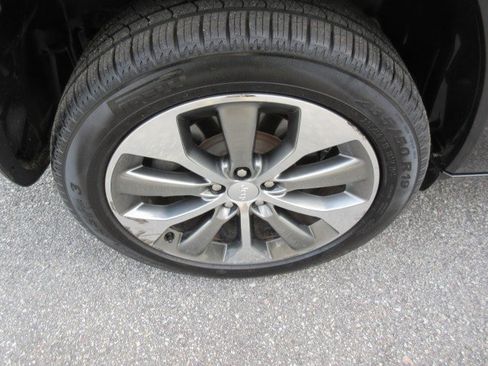 Used 2019 Jeep Cherokee Overland w/ Technology Group AWD/4WD image 11